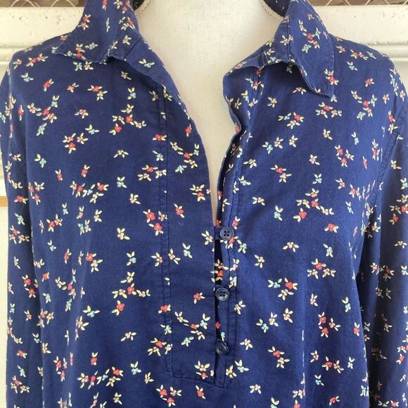 Talbots Navy cotton floral romantic preppy floral blouse. Collar, V neck pretty - Picture 3 of 9